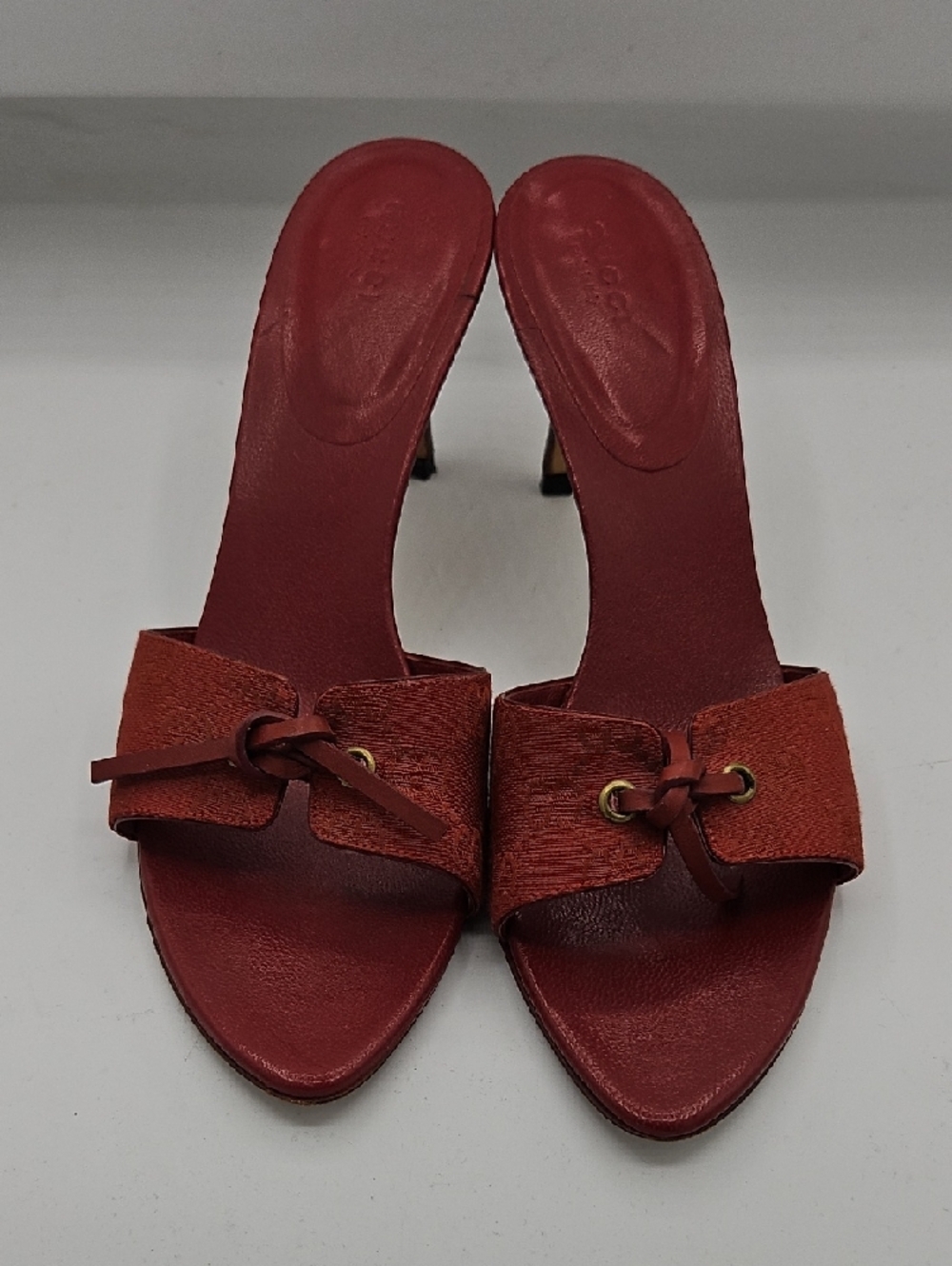 Gucci Red Leather Knot Slide Heels with Gold-Tone Detail - Picture 12 of 17
